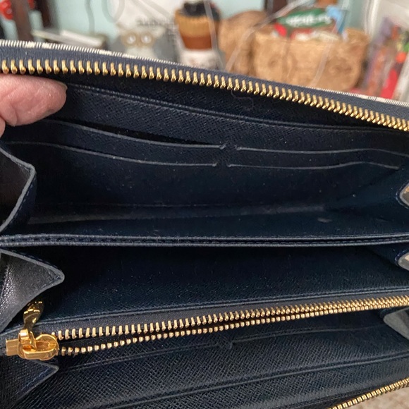 Louis Vuitton handbag and wallet. - Picture 10 of 14